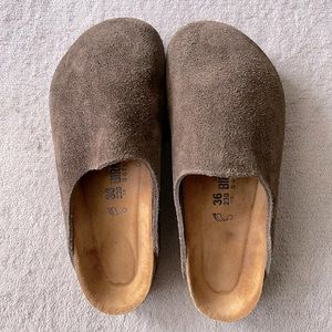 Birkenstock clogs, mocha color,size 36, excellent condition, comes in a box